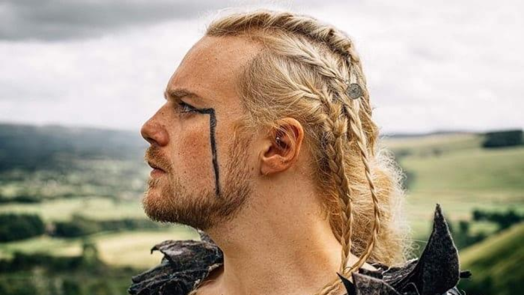 Featured image of post Viking Braid Men / Just a few years ago, guys with long hair were resigned simply to the man bun, or to just let their locks hang.