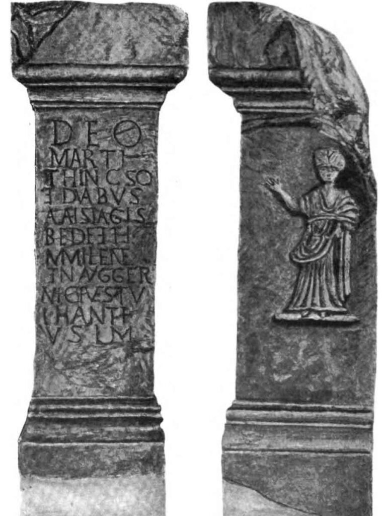 Autel dédié à Mars Thingsus, provenant du mur d'Hadrien, en Angleterre, vers le IIIe siècle apr. J.-C.