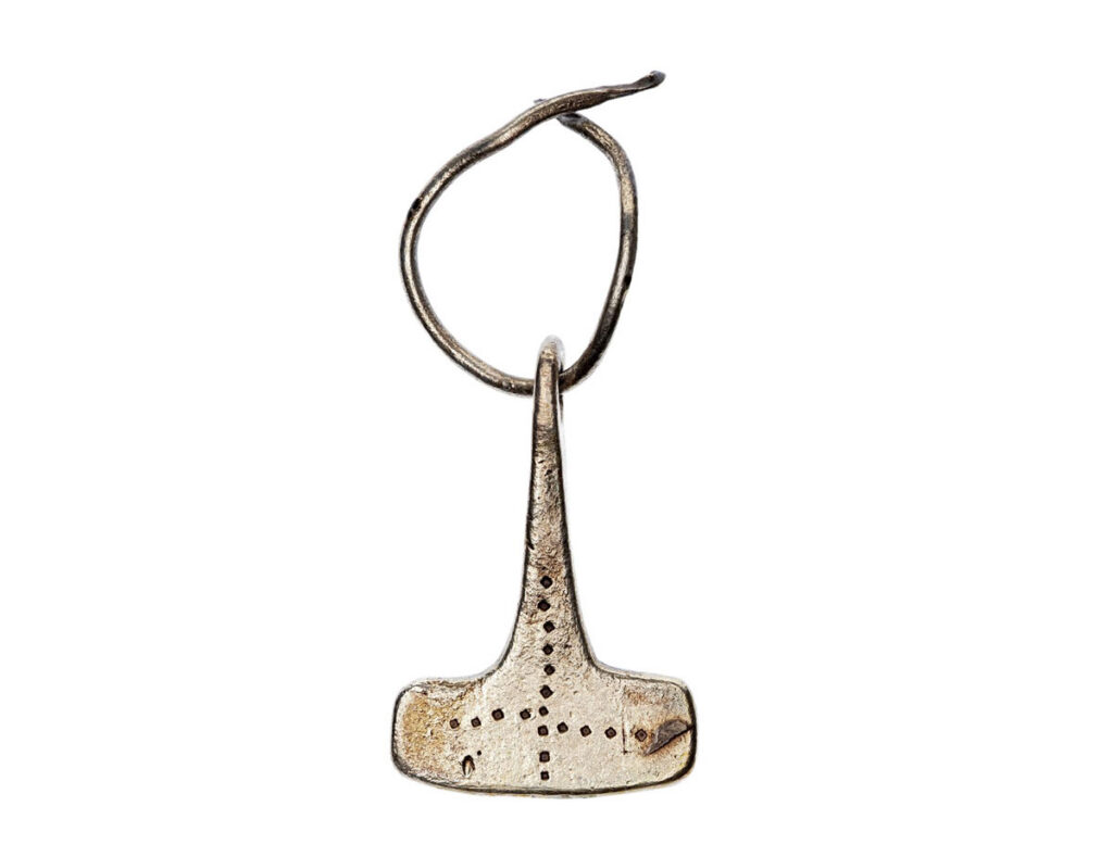 Thor’s hammer with cross etched pattern