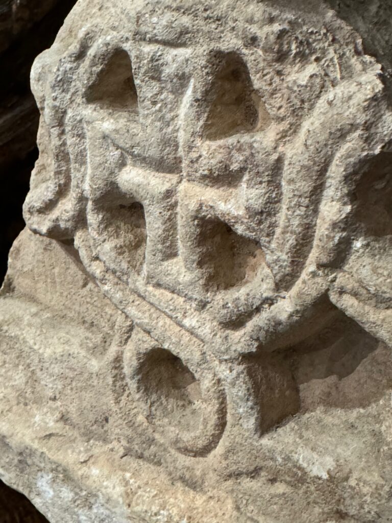 Croix de pierre anglo-saxonne carolingienne, milieu du XIe siècle